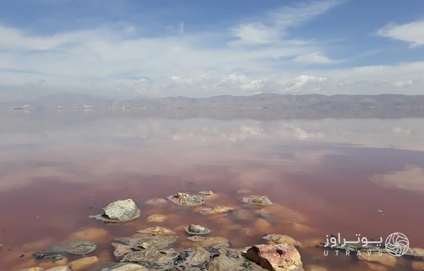 دریاچه صورتی شیراز